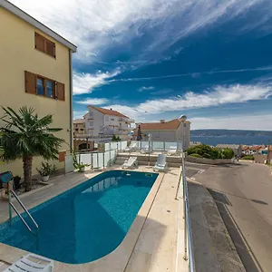 https://apartment-ivka.primorje-gorskikotar.com